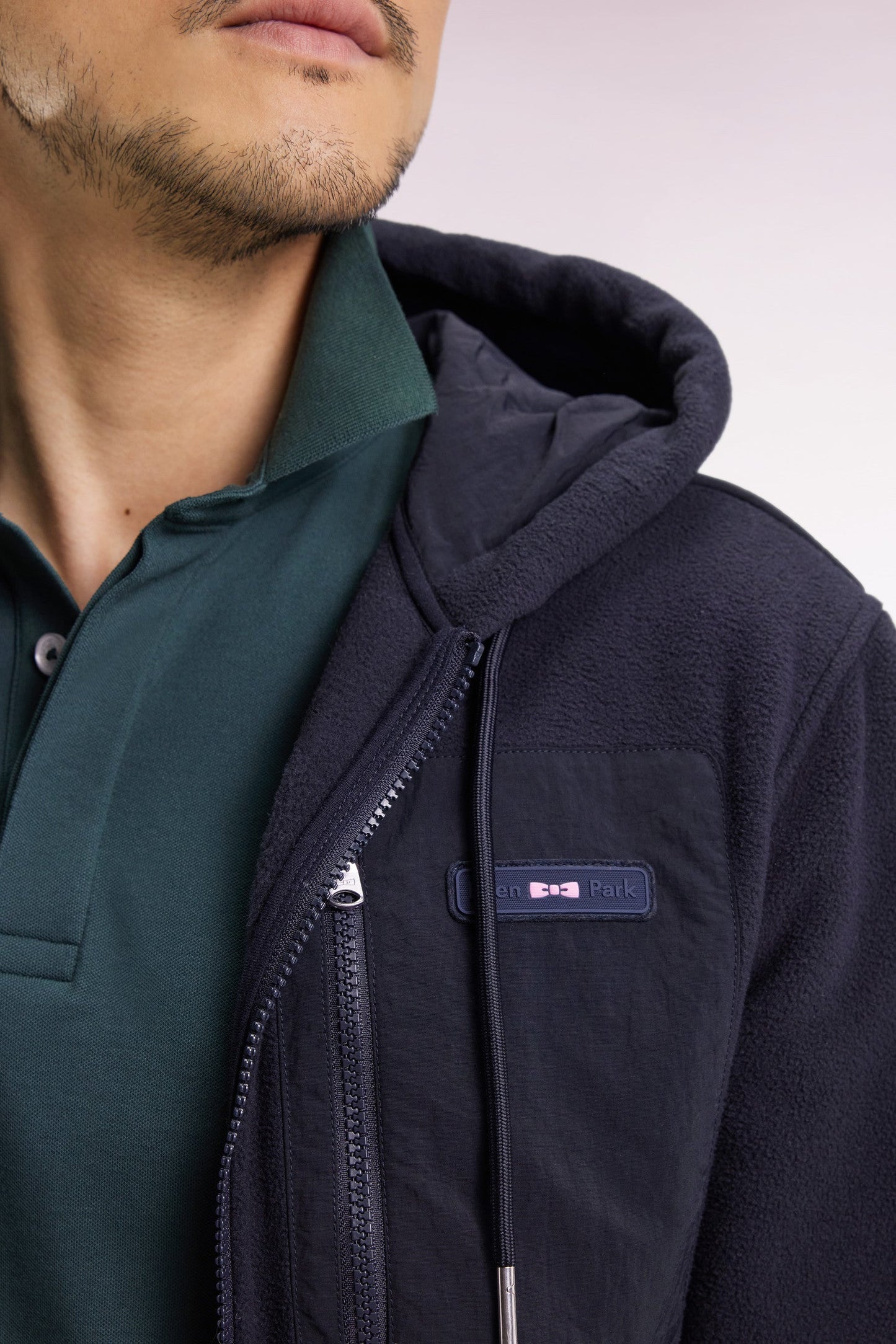 Sweatshirt zippé à capuche bimatière marine coupe droite