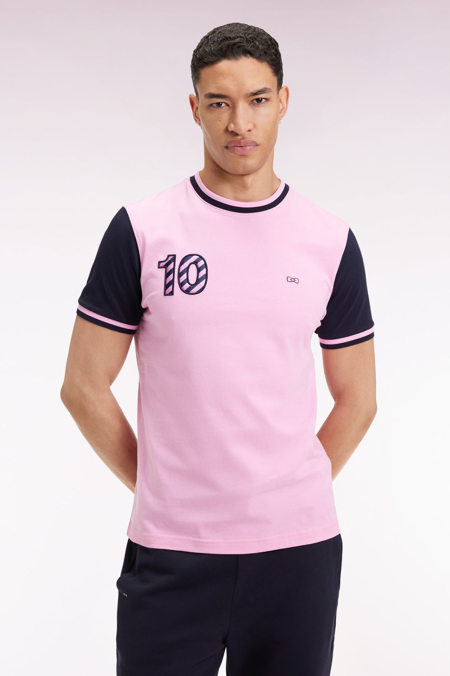 T-shirt bicolore à manches courtes en coton marine broderie 10