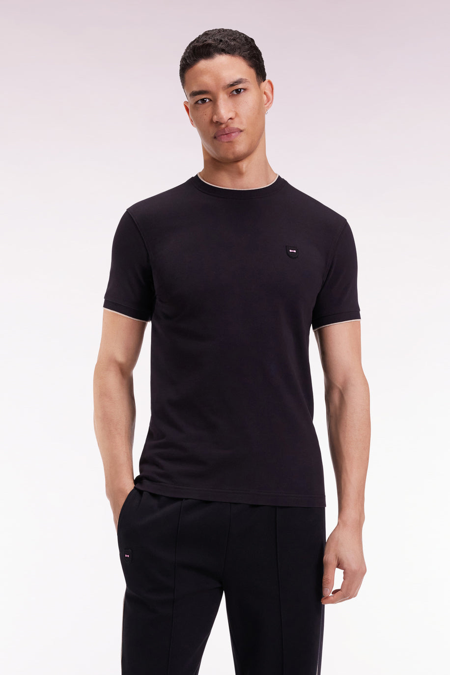 T-shirt à manches courtes en coton stretch noir coupe ajustée