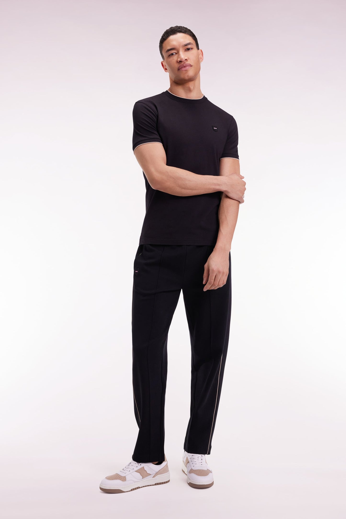 T-shirt à manches courtes en coton stretch noir coupe ajustée