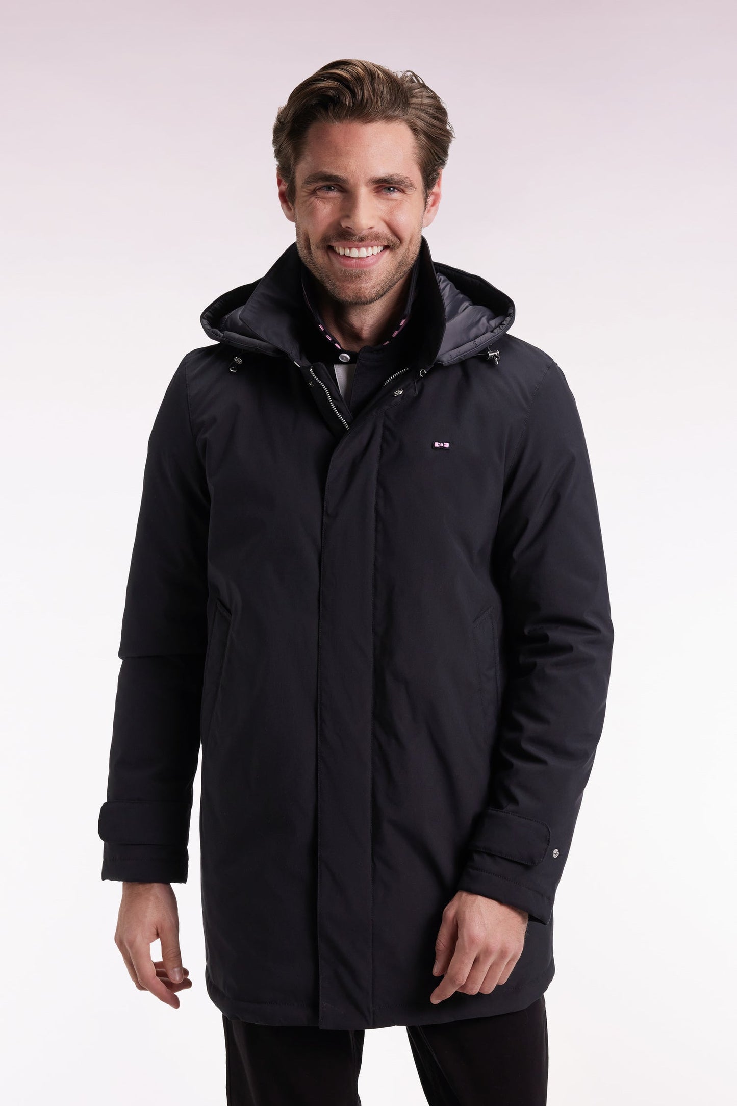 Imperméable long en nylon noir à capuche amovible