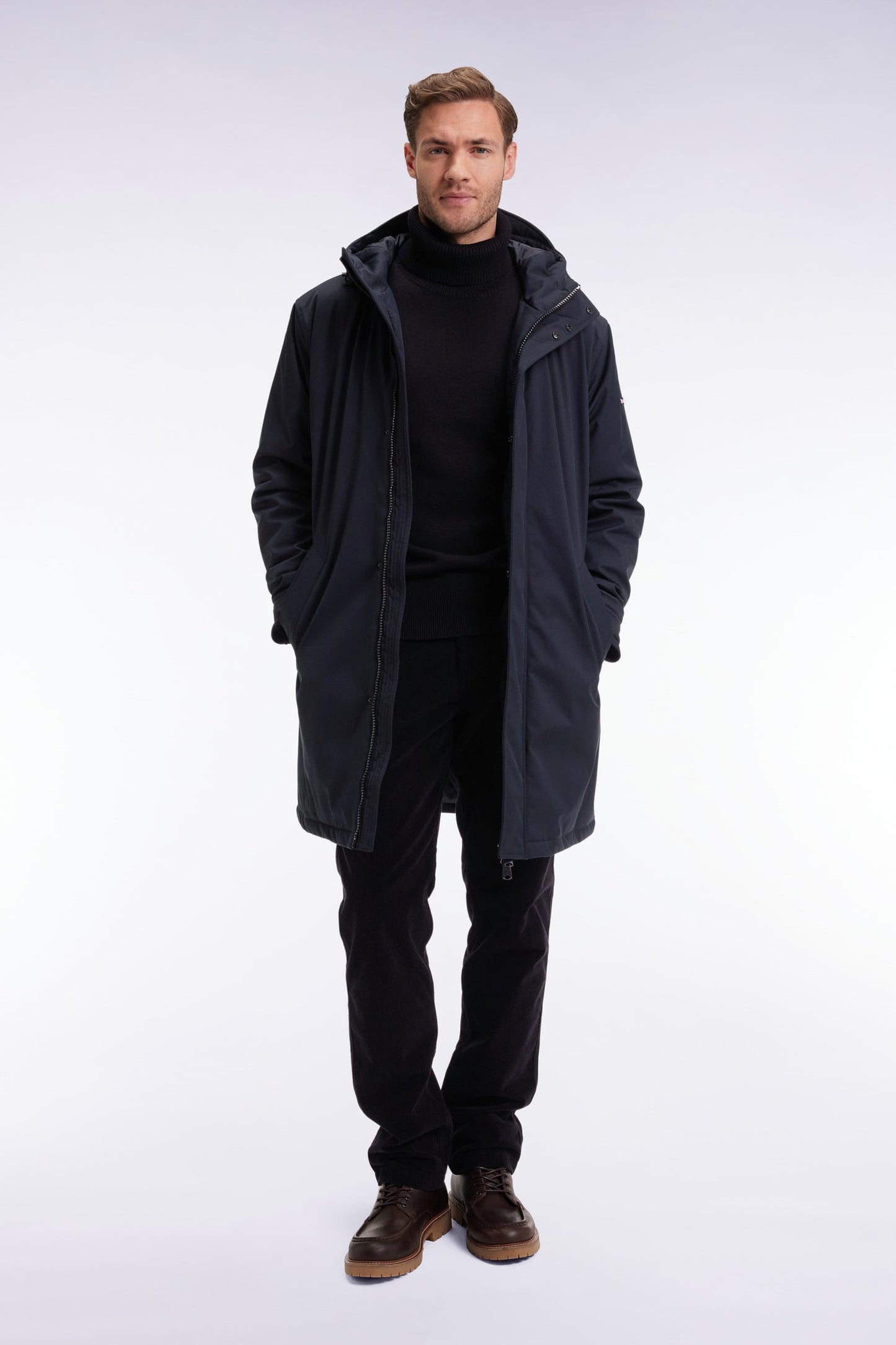 Parka longue en nylon noir à capuche intégrée