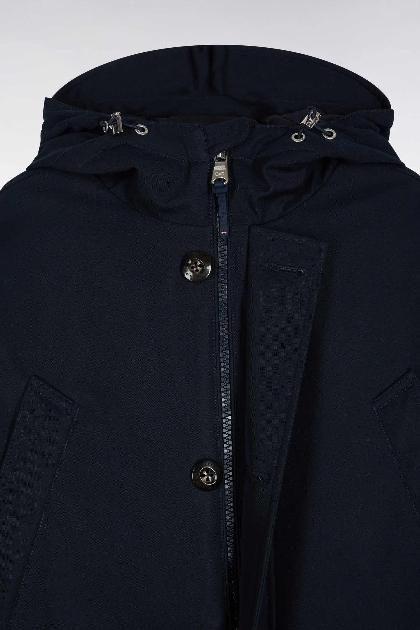Parka courte en nylon marine à poches plaquées