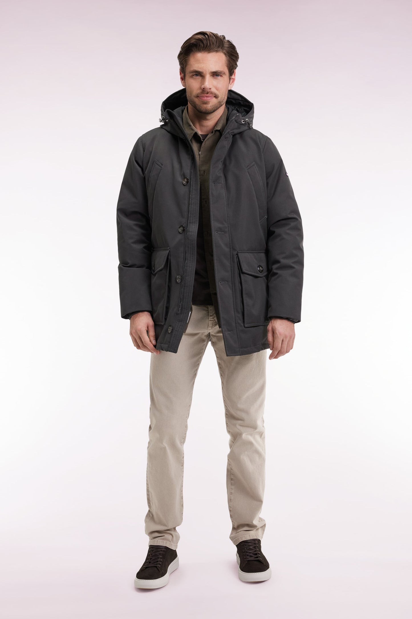 Parka courte en nylon kaki à poches plaquées