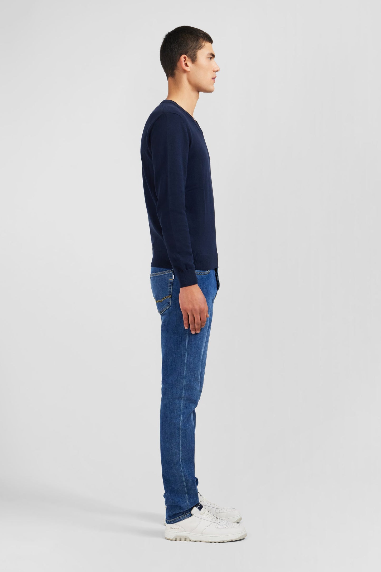 Pull bleu marine à col V en coton