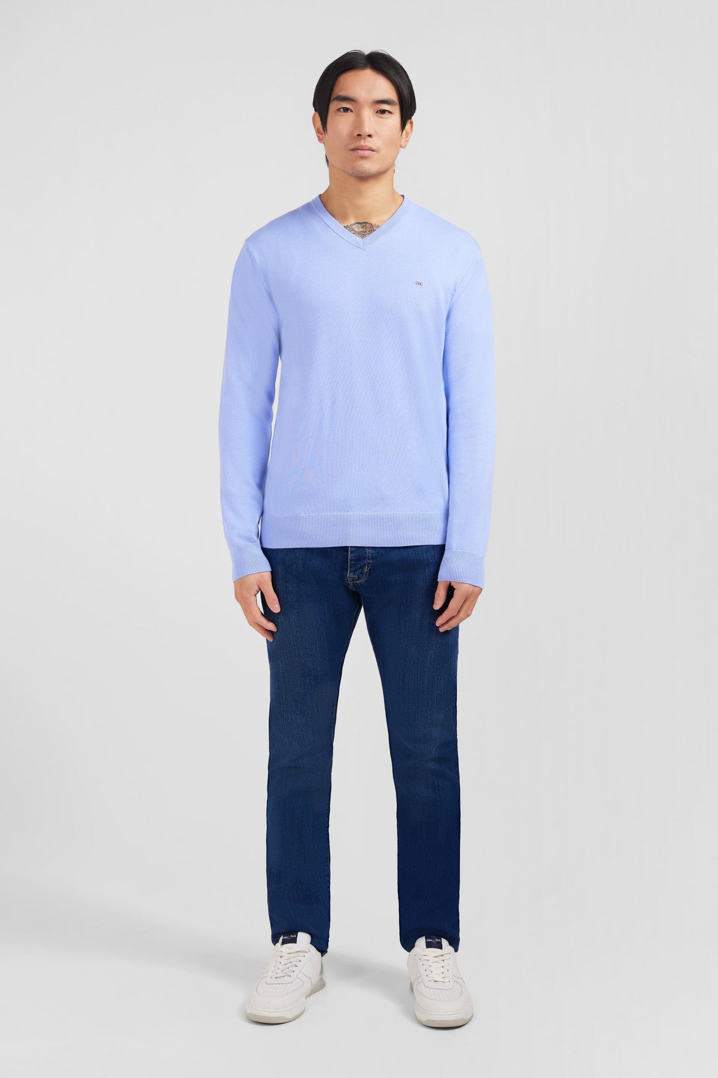 Pull bleu à col V en coton
