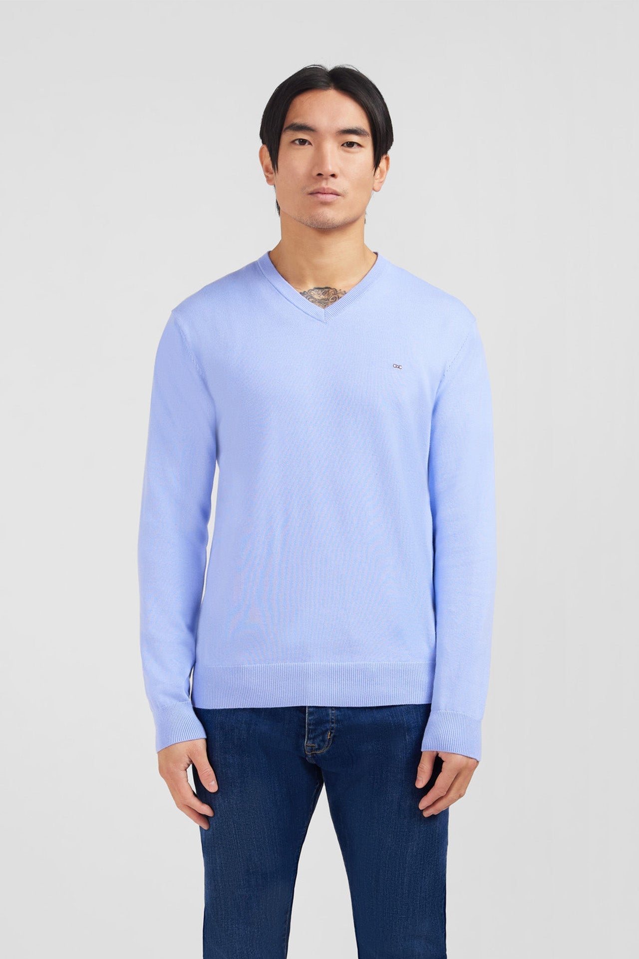 Pull bleu à col V en coton
