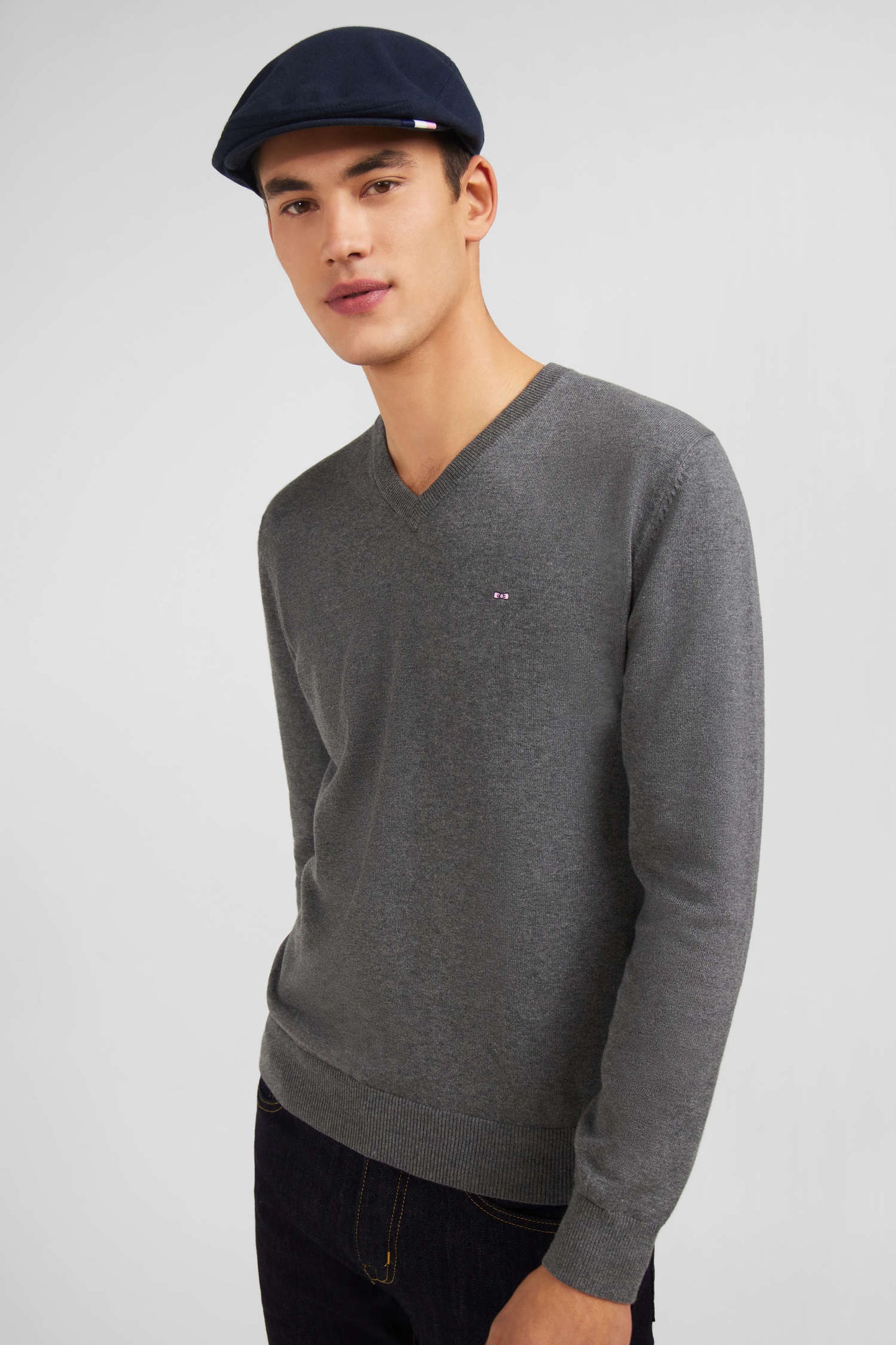 Pull gris à col V en coton