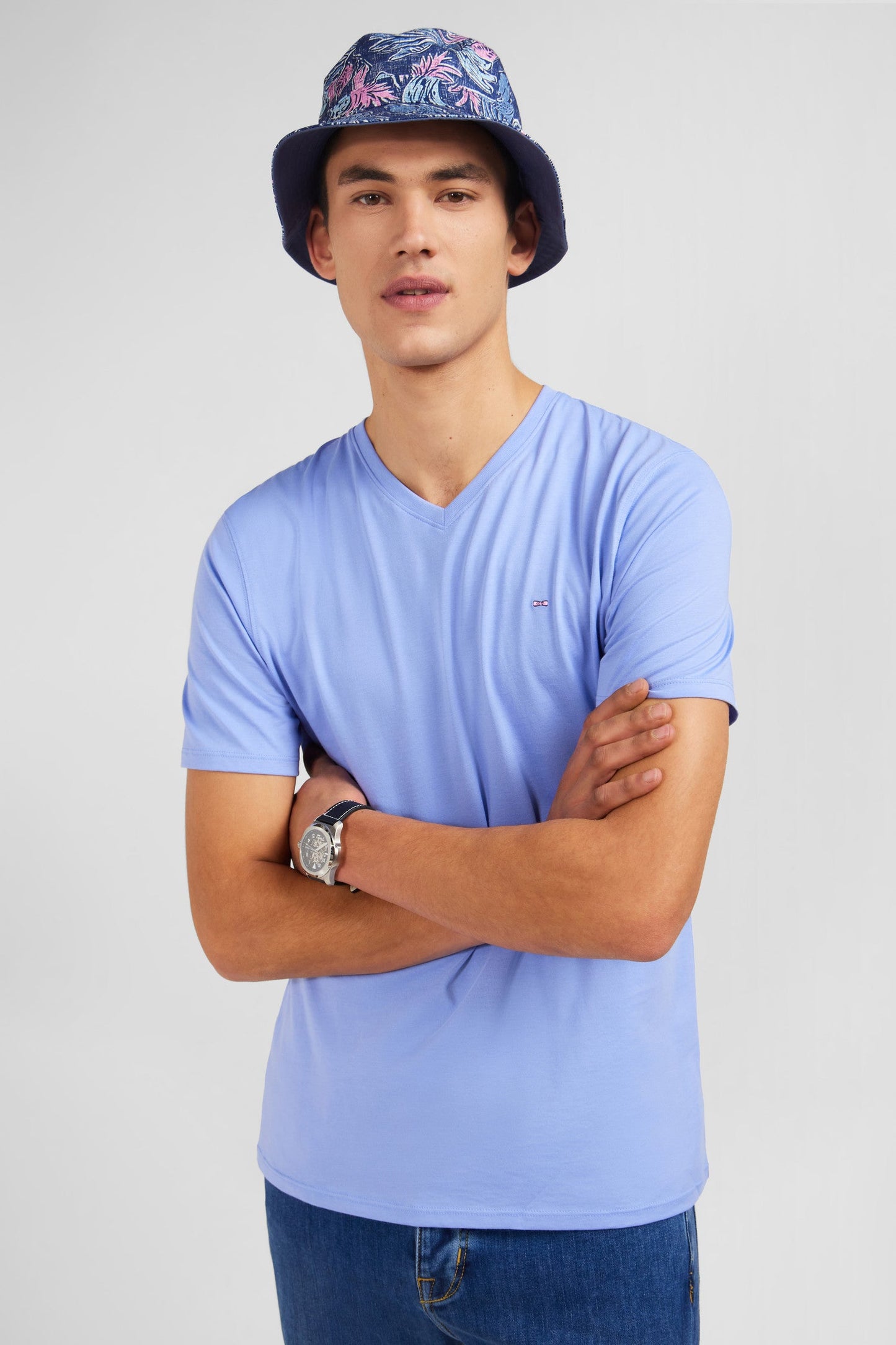 T-shirt bleu col V à manches courtes