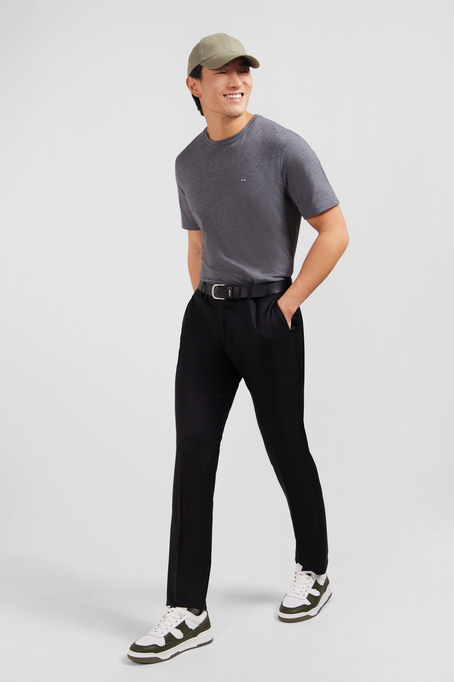 Pantalon slim noir en laine à plis cassés